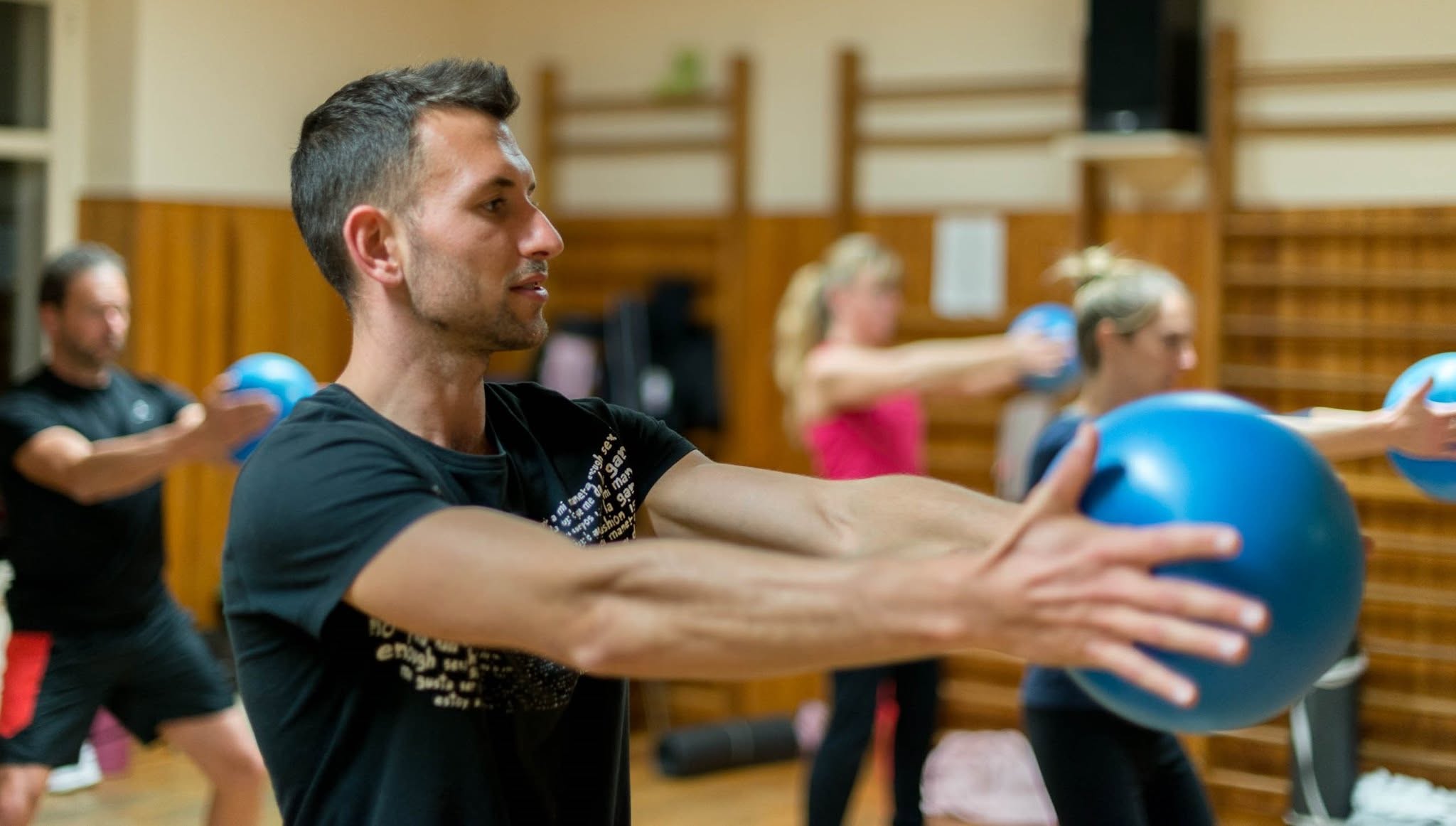 Un cours de Swiss Ball en petit groupe au Centre Culturel de La Chênaie